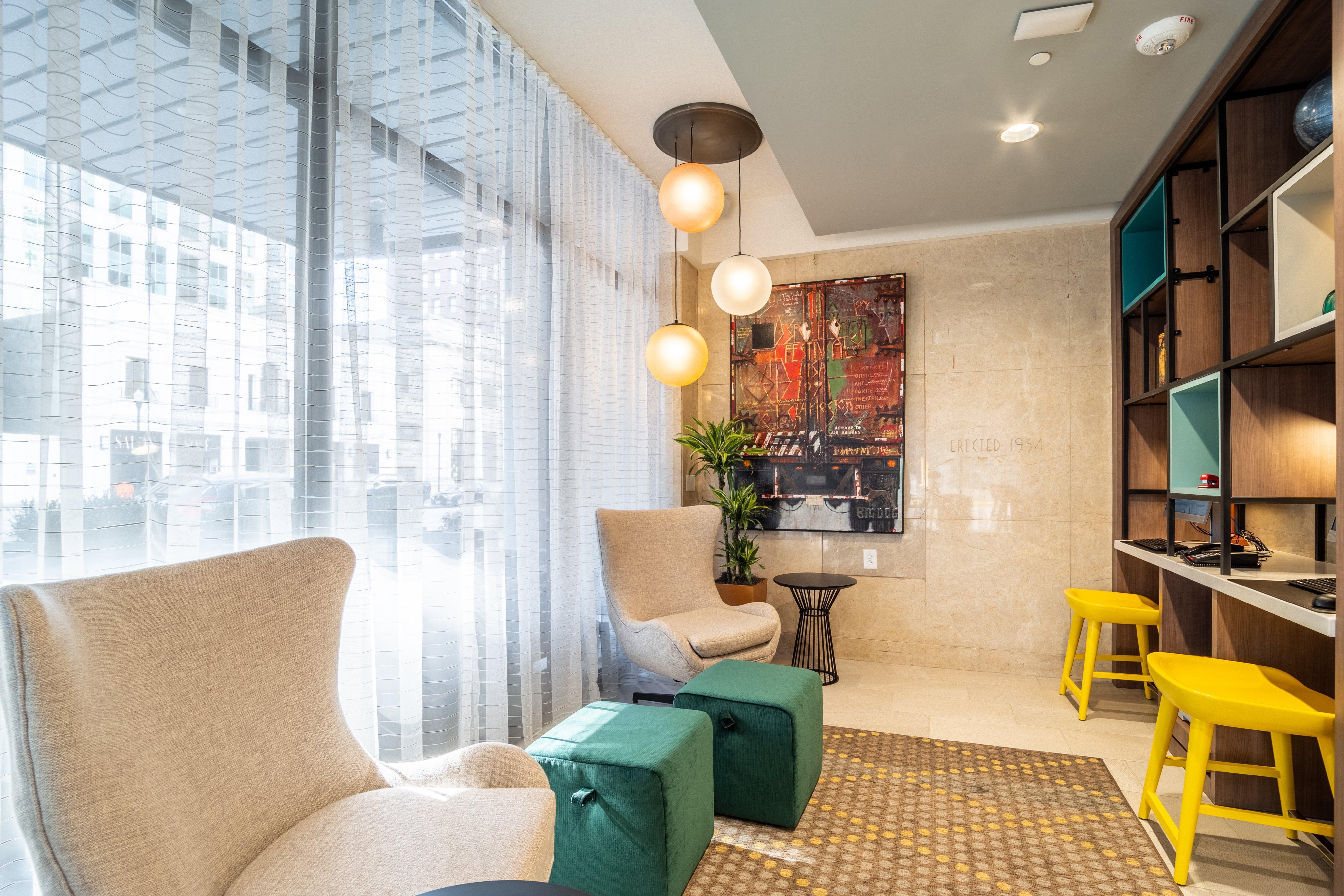 Holiday - Downtown By Ihg Hotel
